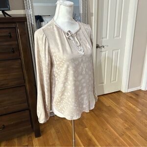 Cloth & Stone Crème Leopard Print Tie Neck Blouse in Women’s XS